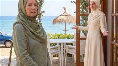 وصلت بيتها اللي ع البحر عشان ترتاح  من حكايات صافي هاني