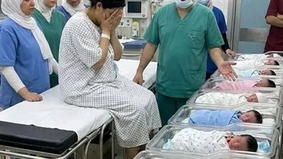 انجبت عشرة أطفال 